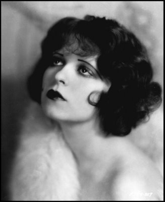 Clara Bow Shows How To Use Makeup